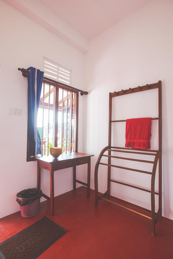 Lazies Midigama Hotel Bagian luar foto