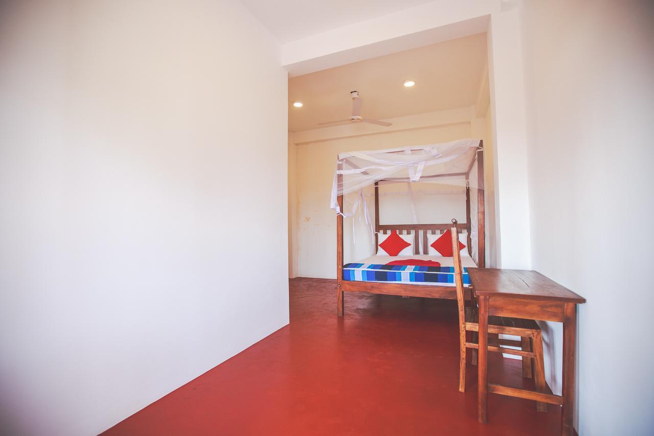 Lazies Midigama Hotel Bagian luar foto
